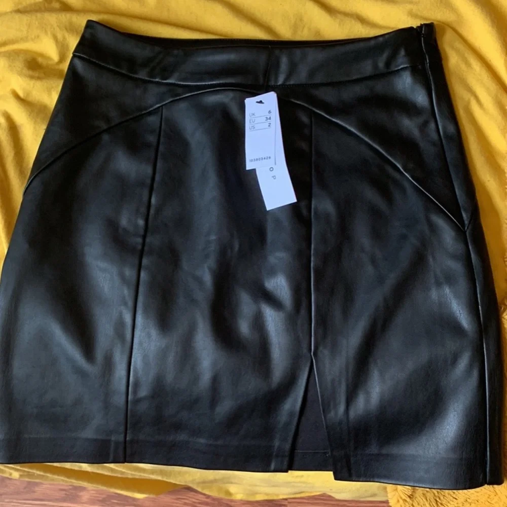 Pleather mini skirt - Picture 2 of 3